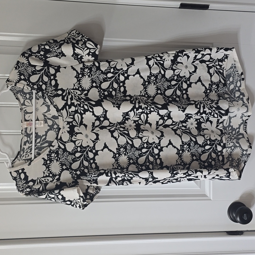 5 For 25 Lularoe Women's Black And White Floral Tunic Small